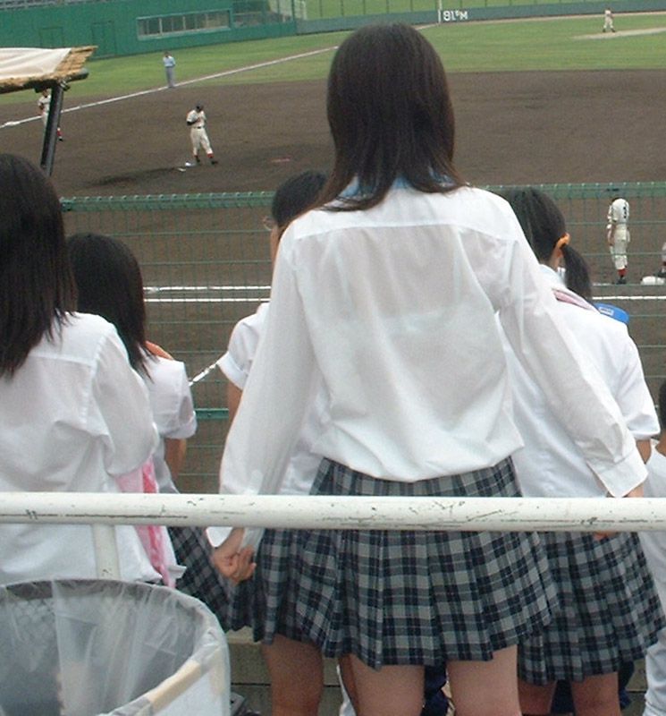 JK女子校生のブラウスから透けブラジャーしているエロ画像 汗と甘酸っぱいニオイが漂う写真はマジ勃起必至
