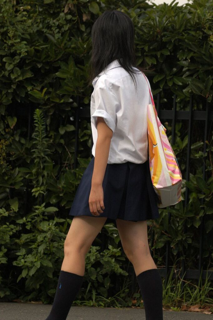 JK女子校生のブラウスから透けブラジャーしているエロ画像 汗と甘酸っぱいニオイが漂う写真はマジ勃起必至